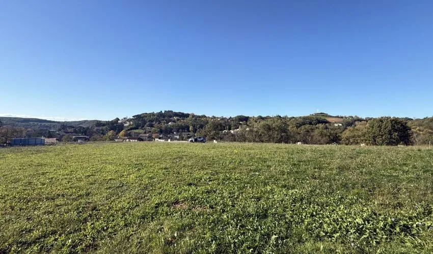 Terrain à bâtir de 700 m² à REALMONT (81)
