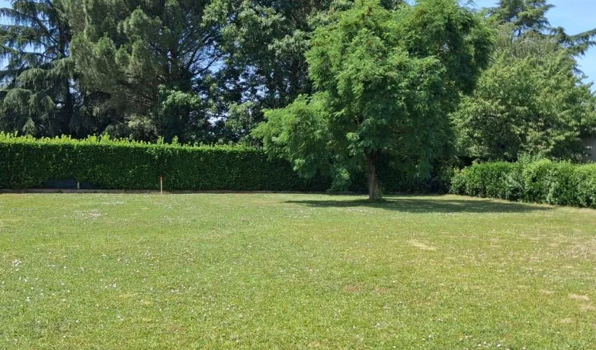 Terrain à bâtir de 900 m² à LESCURE-D'ALBIGEOIS (81)
